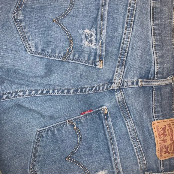 LEVI’S Ripped Jeans - Picture 5 of 6